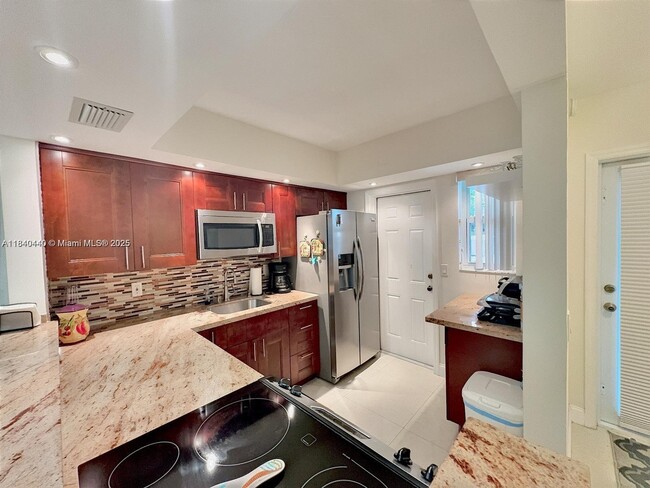 Building Photo - 1333 E Hallandale Beach Blvd