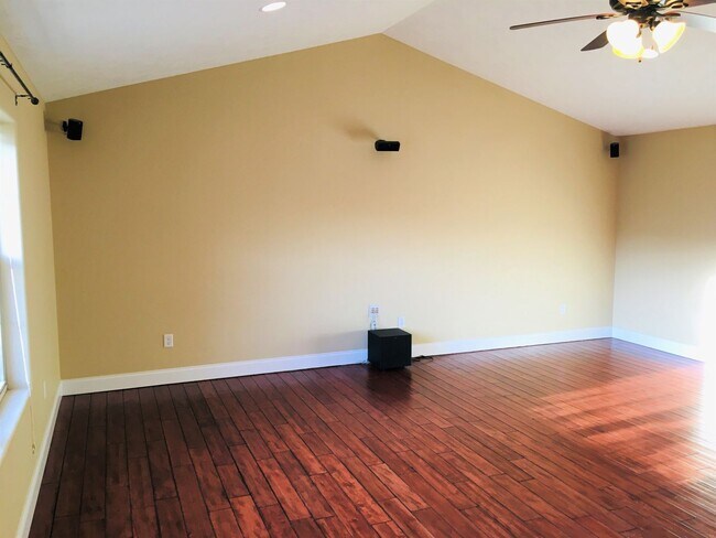 Foto del edificio - Fenced Backyard