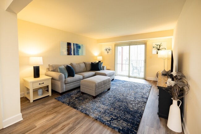 Building Photo - Rockdale Gardens Apartments & Townhomes*