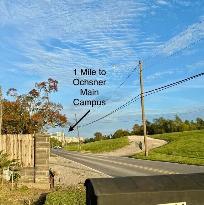 Una milla hasta Ochsner - 3311 River Rd