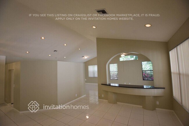 Foto del edificio - 10213 Lexington Lakes Blvd N