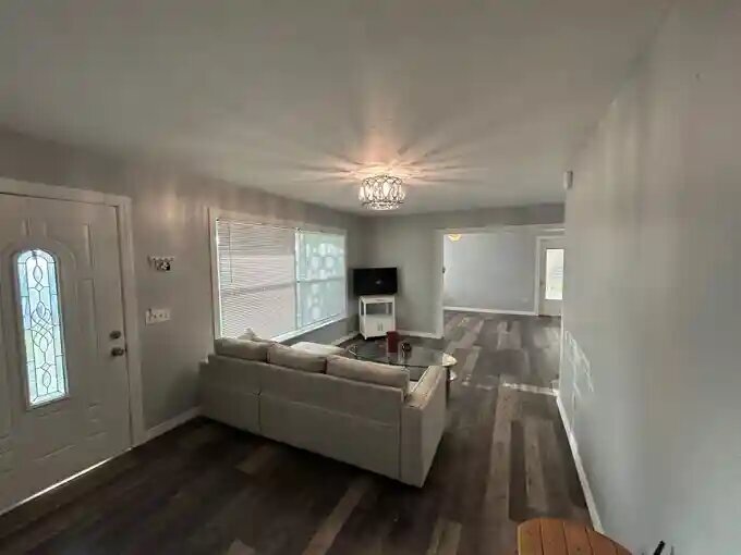 Foto principal - 5235 Tower Dr