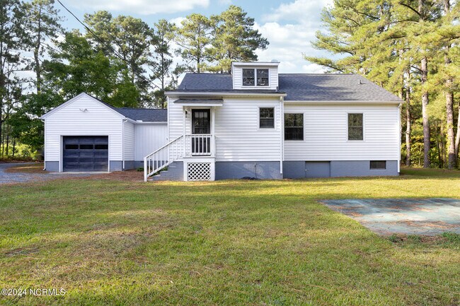 Building Photo - 563 Eagle Springs Rd