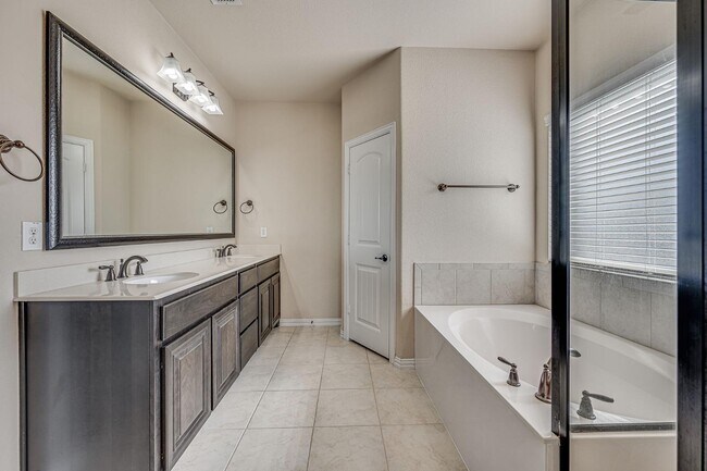 Foto del edificio - 438 Brookdale Dr