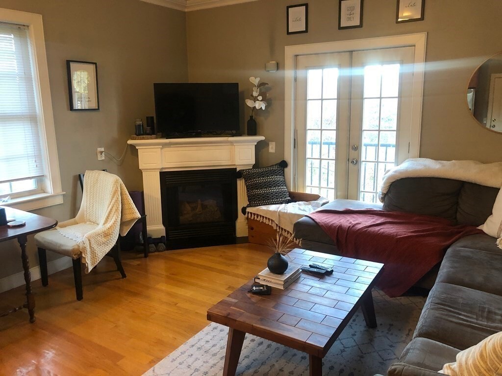 Building Photo - 122 W Broadway