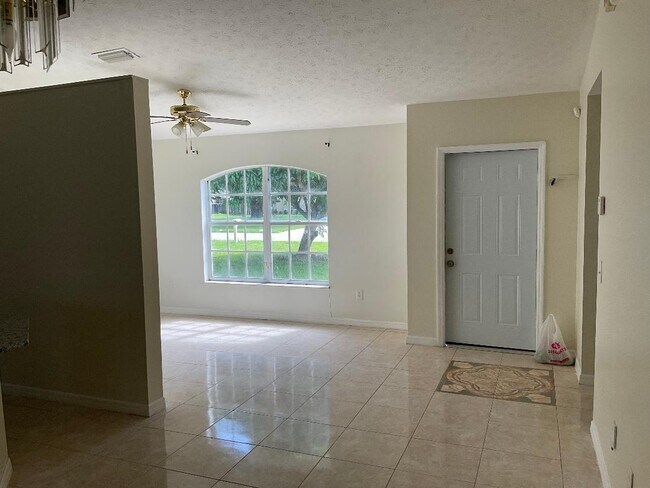 Foto del edificio - 5252 NW Gamma St