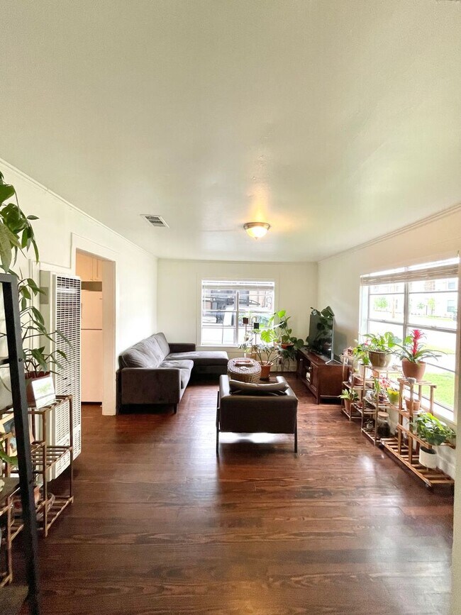 Foto del edificio - 1615 N Montclair