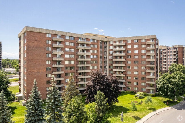 Building Photo - Condominiums Château Port Royal