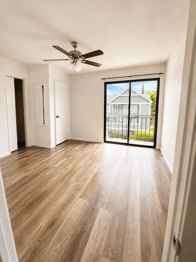 Foto del edificio - 7340 Haskell Avenue