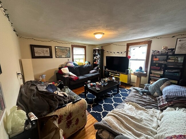 Building Photo - 594 Somerville Ave