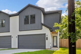 Building Photo - 518 Clinton St