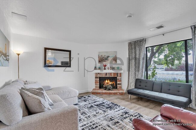 Building Photo - 2157 Clearview Cir