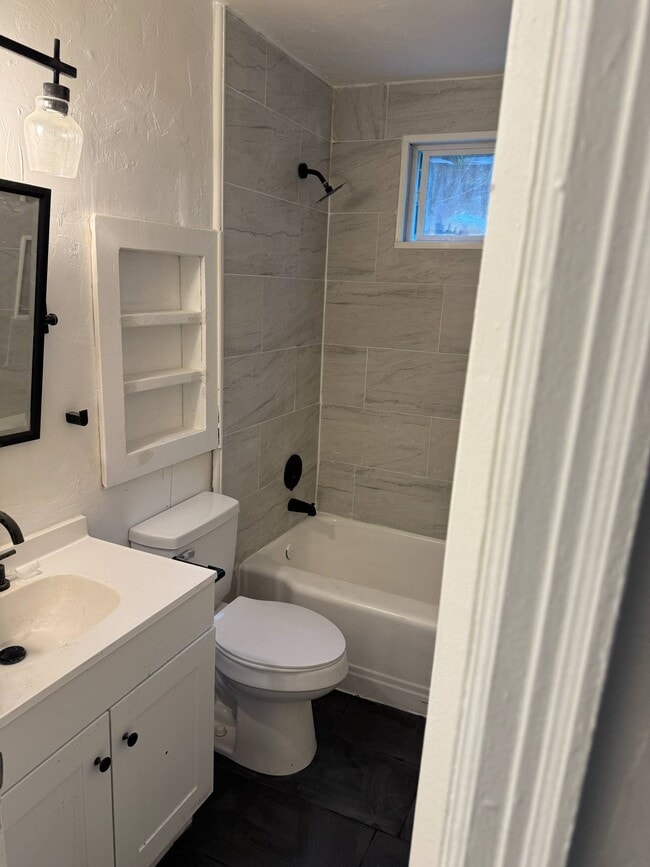 Building Photo - 710 S 11th St