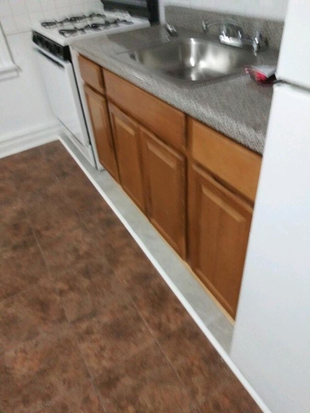 Cocina - 2547 Webb Ave