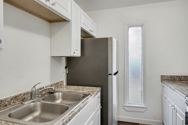 Building Photo - 4270 Loomis Ave
