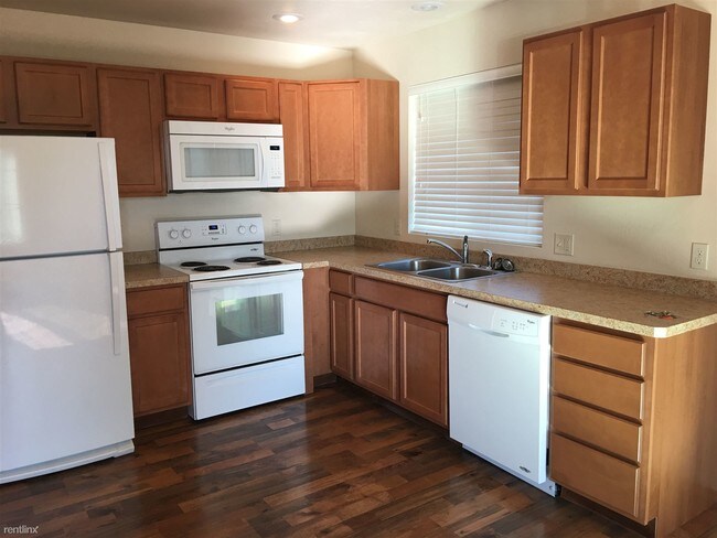 Building Photo - 3 br, 2 bath Apartment - 706 Darby