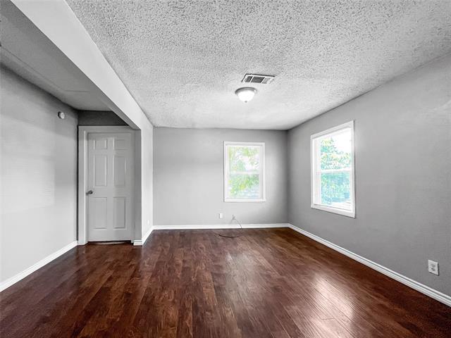 Foto del edificio - 2421 Stovall Dr