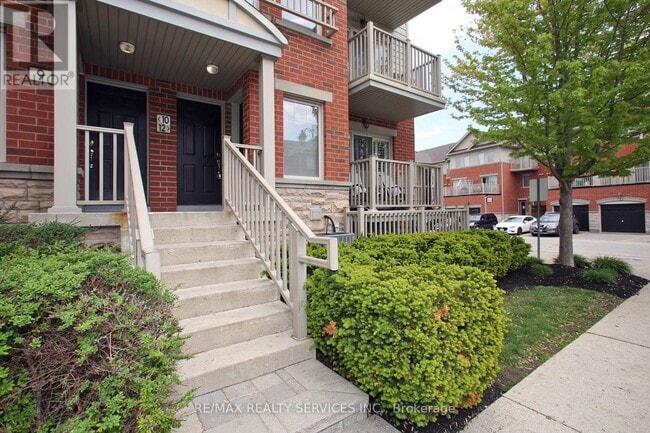 Building Photo - 3250-3250 Bentley Dr