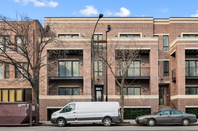 Primary Photo - 2614 W Chicago Ave