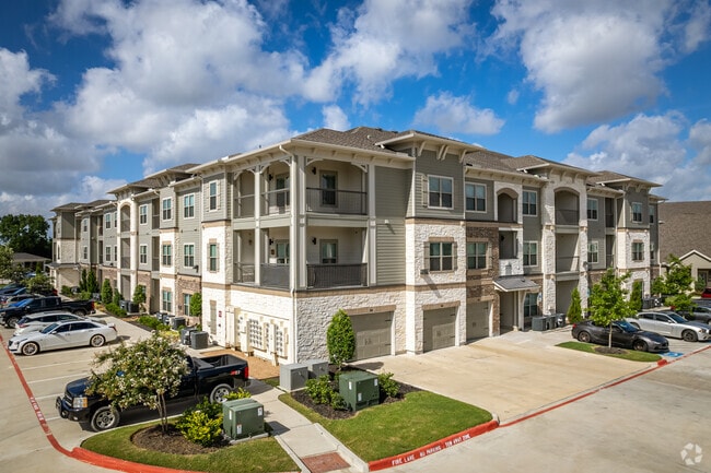 Building Photo - Cue Luxury Apartments