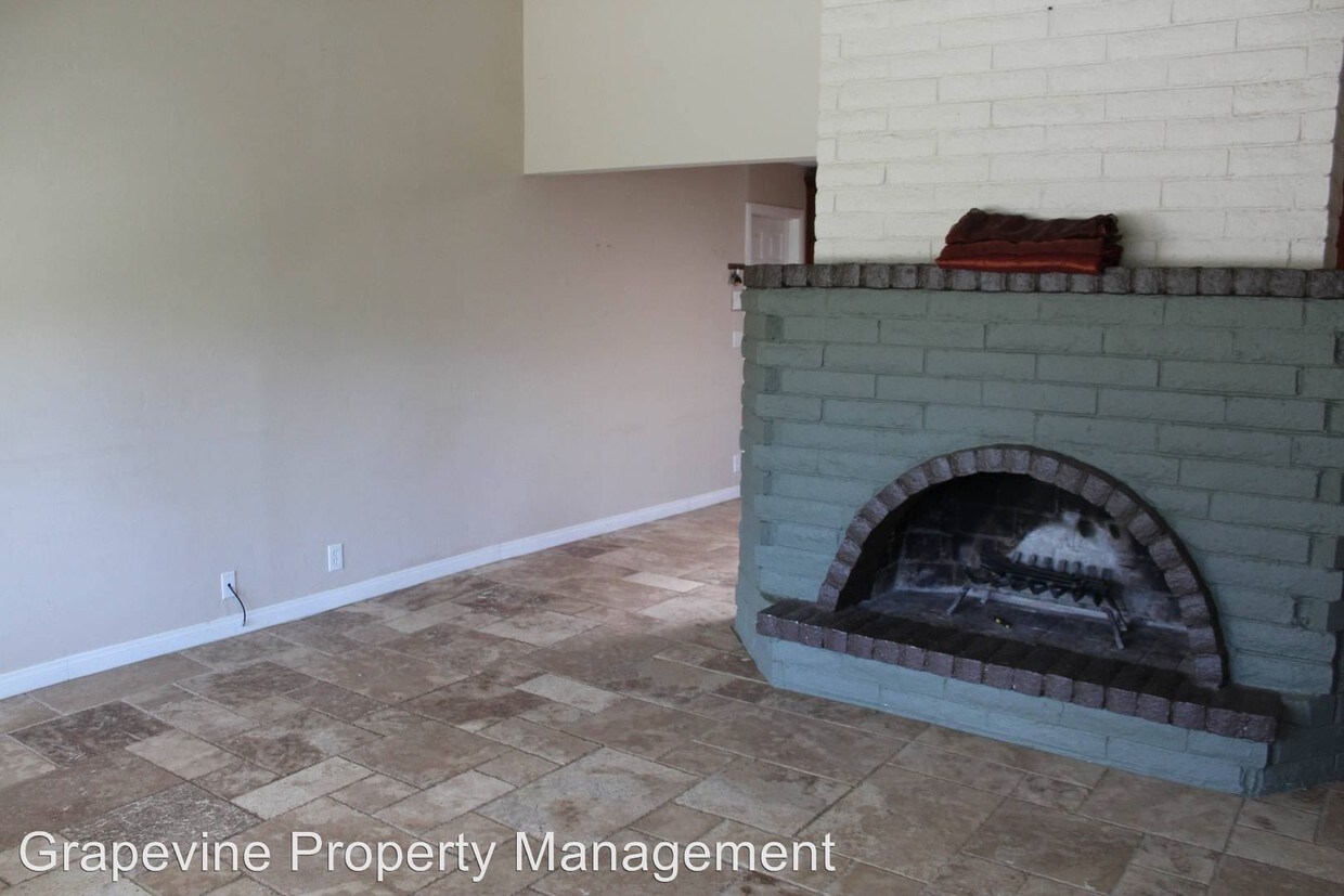 Primary Photo - 2968 Rainbow Valley Blvd