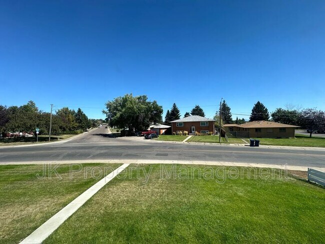 Foto del edificio - 50 Division Rd