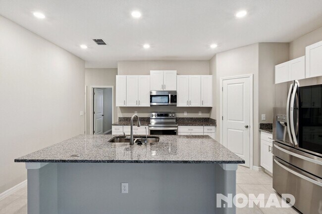 Foto del edificio - Charming 4BR House in Ruskin