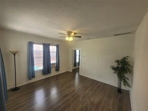 Building Photo - 1415 Lombardy St