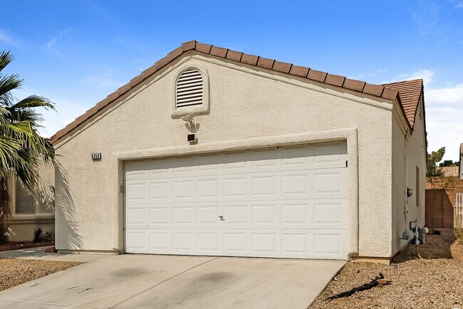 Building Photo - 5353 Greta Garbo St