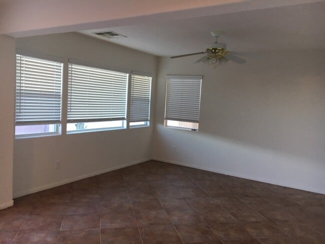 Building Photo - WONDERFUL 3BD/2.5BA - PRIME LOCATION!!
