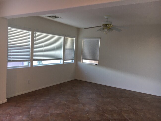 Foto del edificio - WONDERFUL 3BD/2.5BA - PRIME LOCATION!!