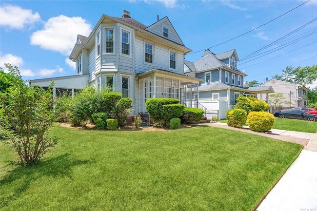 Building Photo - 50 W Mineola Ave