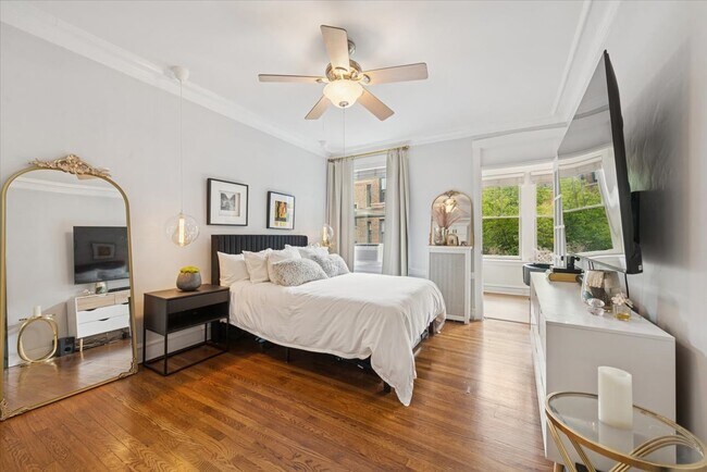 Foto del edificio - 745 W Brompton Ave