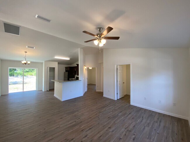 Foto del edificio - Custom Home - Desirable SW Ocala neighborhood 3/2/2 ** Wont Last**