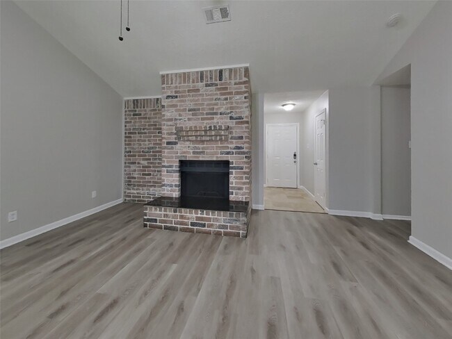 Foto del edificio - 2047 Lexington Woods Dr