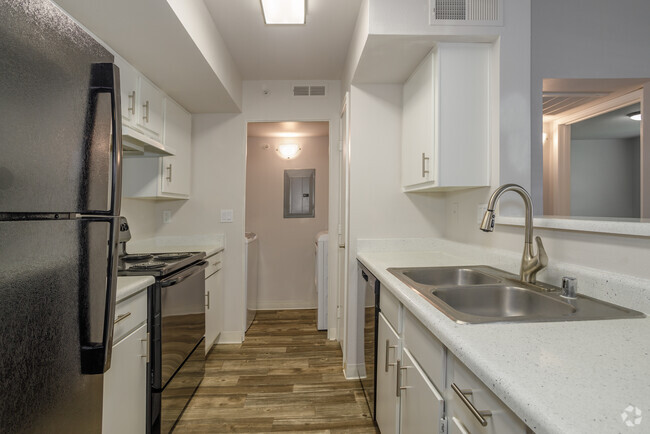 2HAB, 2BA - 920 ft - Austin Crest Apartments