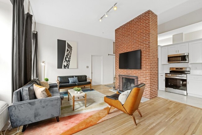Building Photo - 222 Grand St