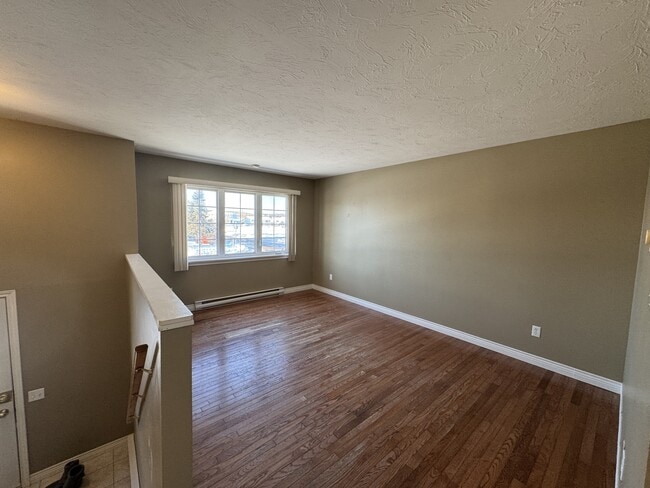 Building Photo - 110 Lonsdale Dr