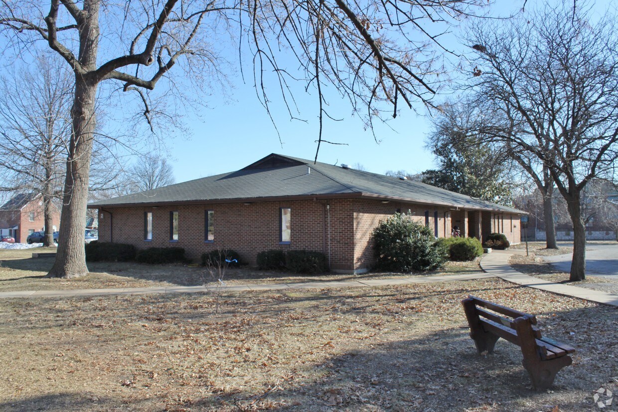 Primary Photo - 3015 N Euclid Ave