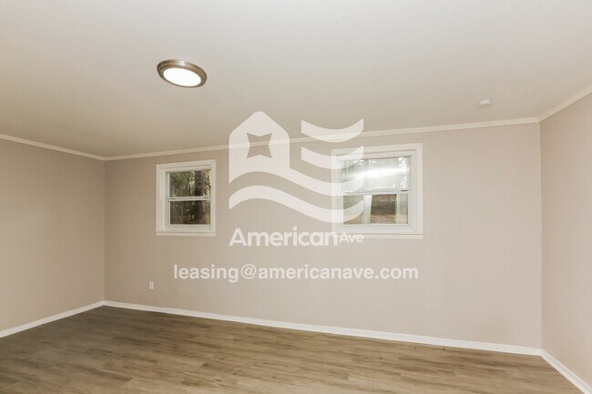 Foto del edificio - 330 Pine Ridge Rd