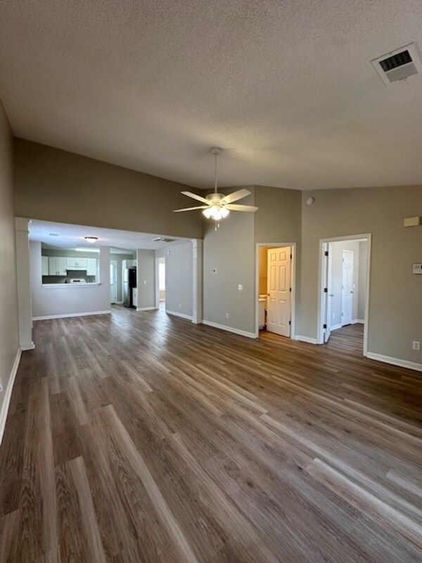 Foto del edificio - 121 Fair Haven Way