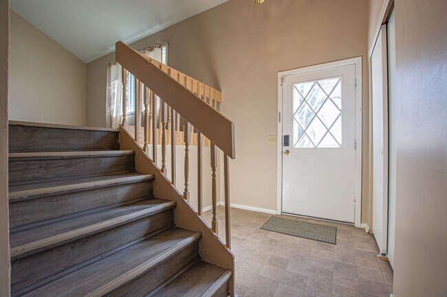 Building Photo - 3 Bedroom / 2 Bath Home in Millard!
