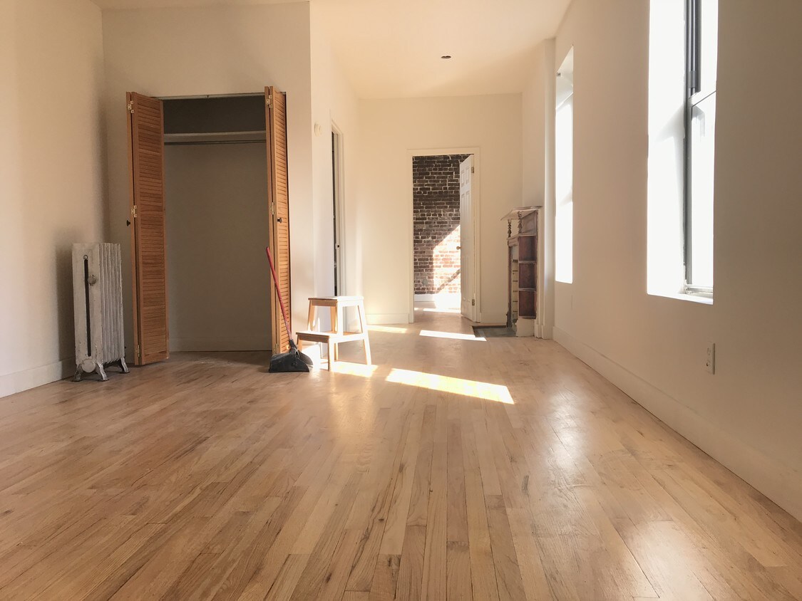 Primary Photo - 1486 Lexington Ave