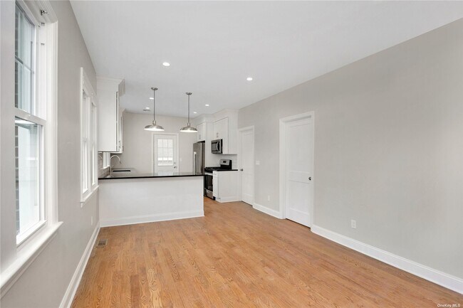 Building Photo - 14 Avenue A