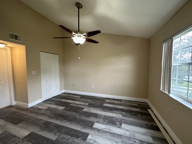 Building Photo - 2803 N Oakland Forest Dr