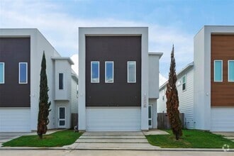 Building Photo - 5509 Paraiso Pl