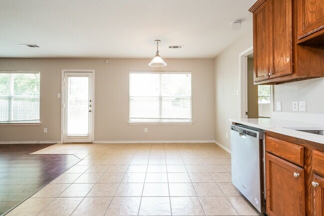 Building Photo - 908 Chase Ln