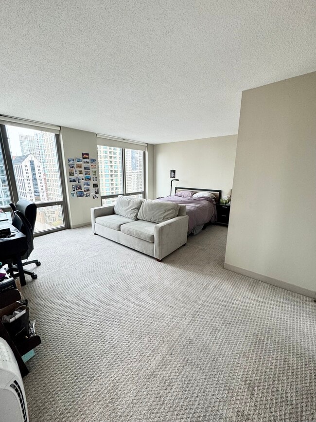 Primary bedroom - 2 E Erie St