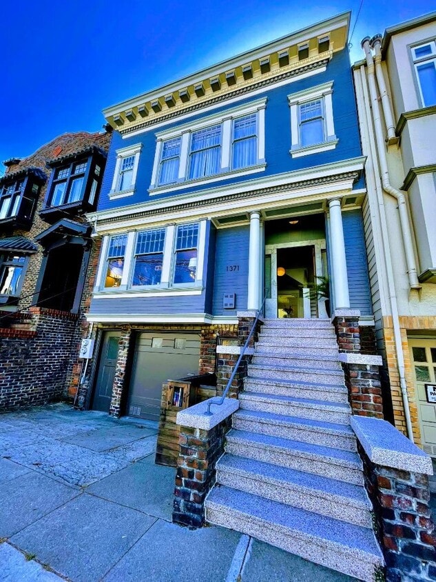 Primary Photo - 1371 8th Ave