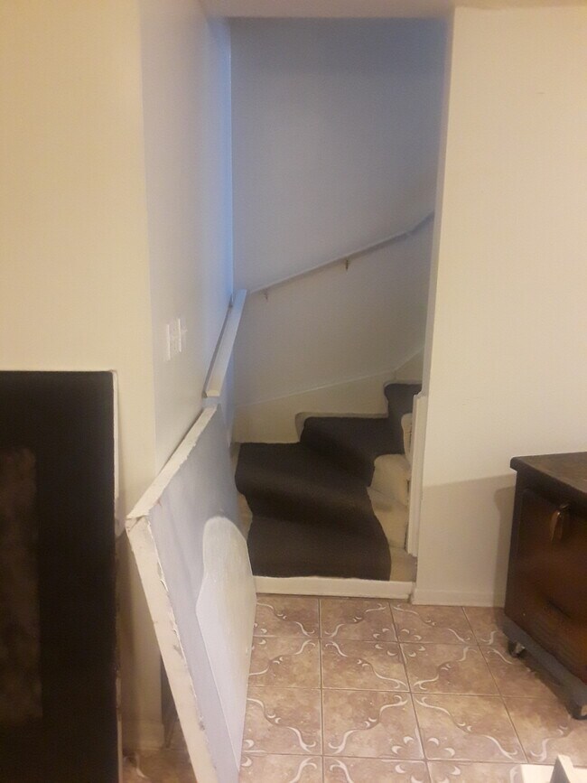 Hallway - 4055 S Ellis Ave